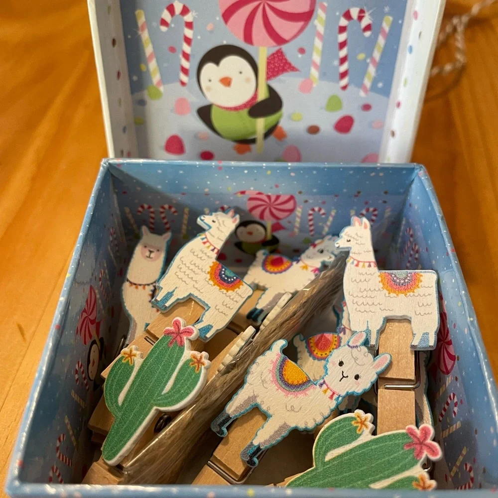 NWT 10 tiny wooden clips with llama, alpaca, cactus design and in gift box